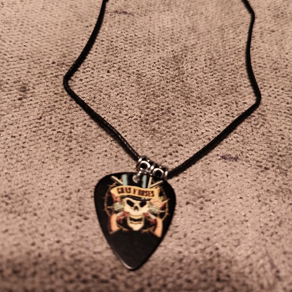 GUNS N ROSES GUITAR PICK NECKLACE